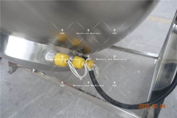 Chaleira basculante de dupla camisa de 900L - Imagem 4