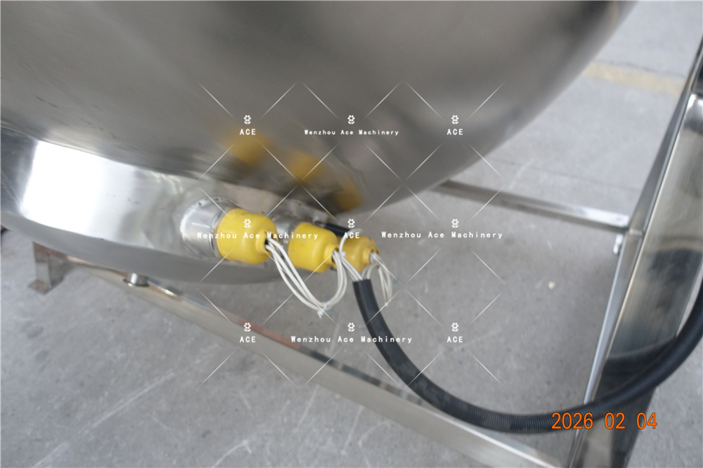 Chaleira com camisa dupla basculante de 900L Chaleira basculante de dupla camisa de 900L - Imagem 4